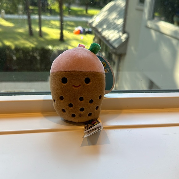 Bernice the boba Squishmallow - Picture 1 of 3